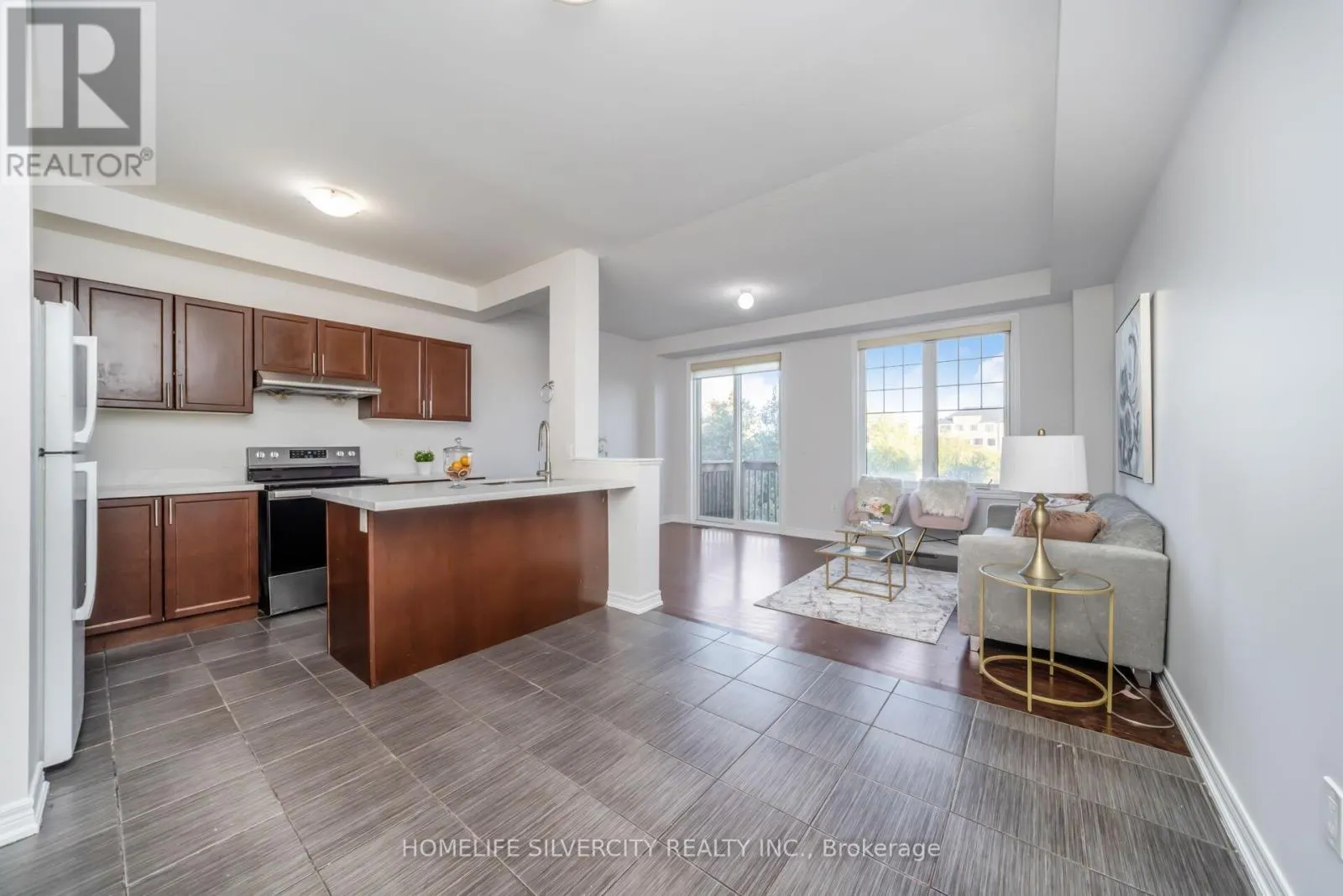 44 DAVENFIELD CIRCLE
