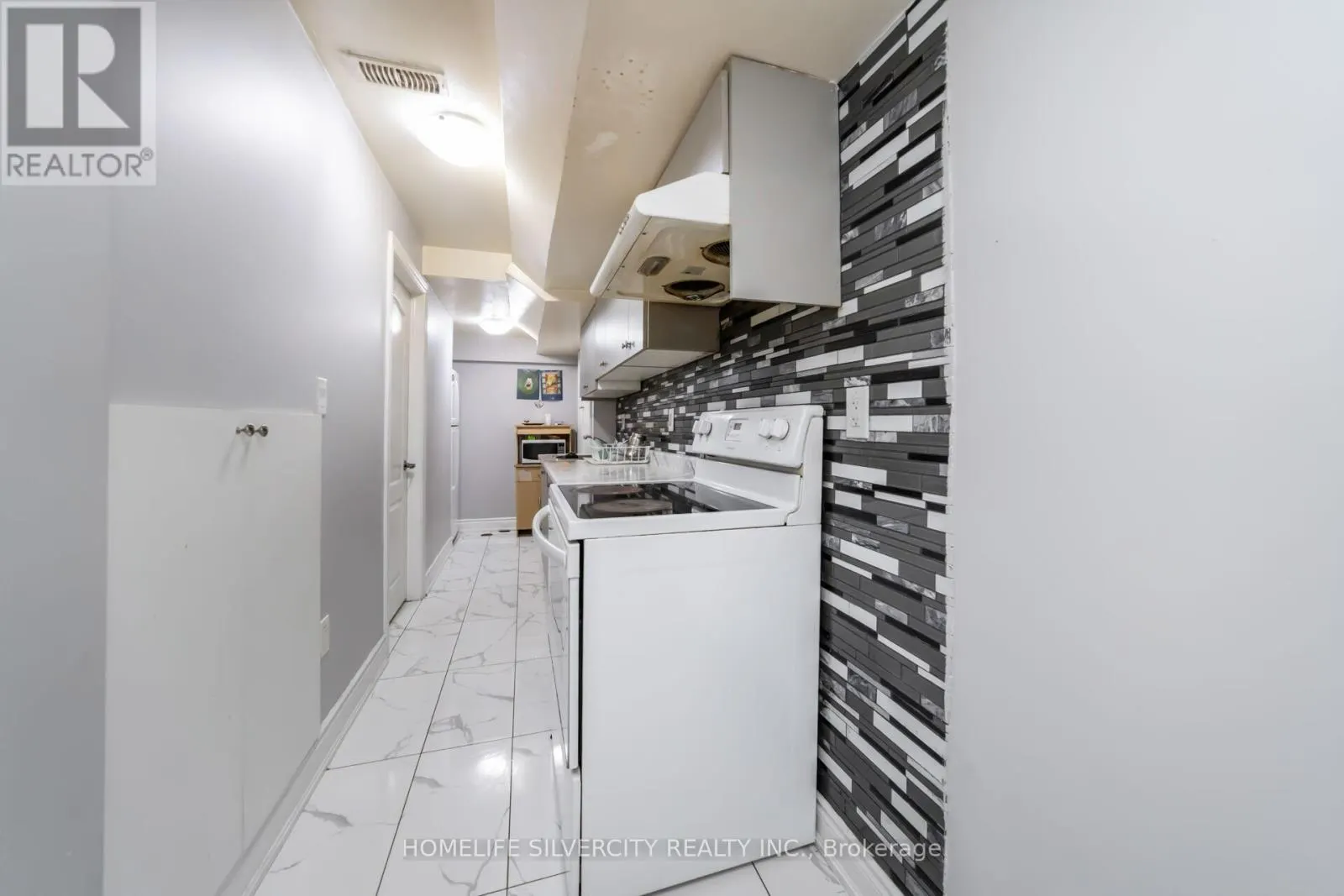 44 DAVENFIELD CIRCLE