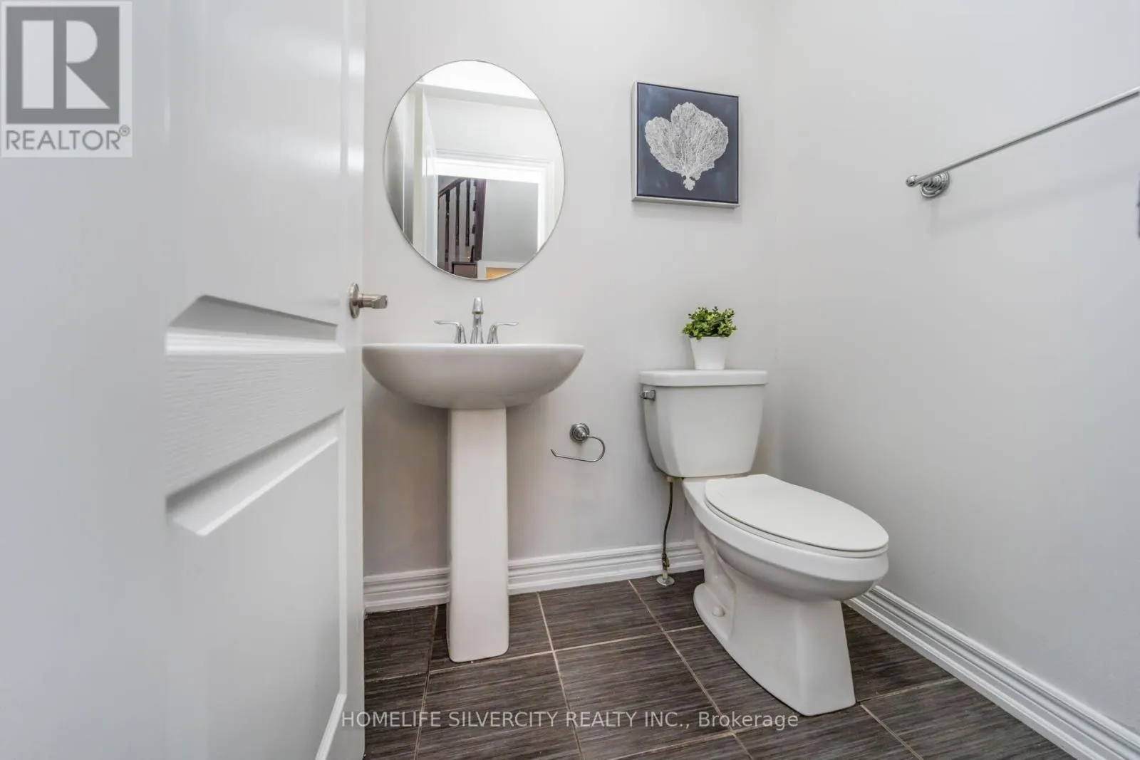 44 DAVENFIELD CIRCLE