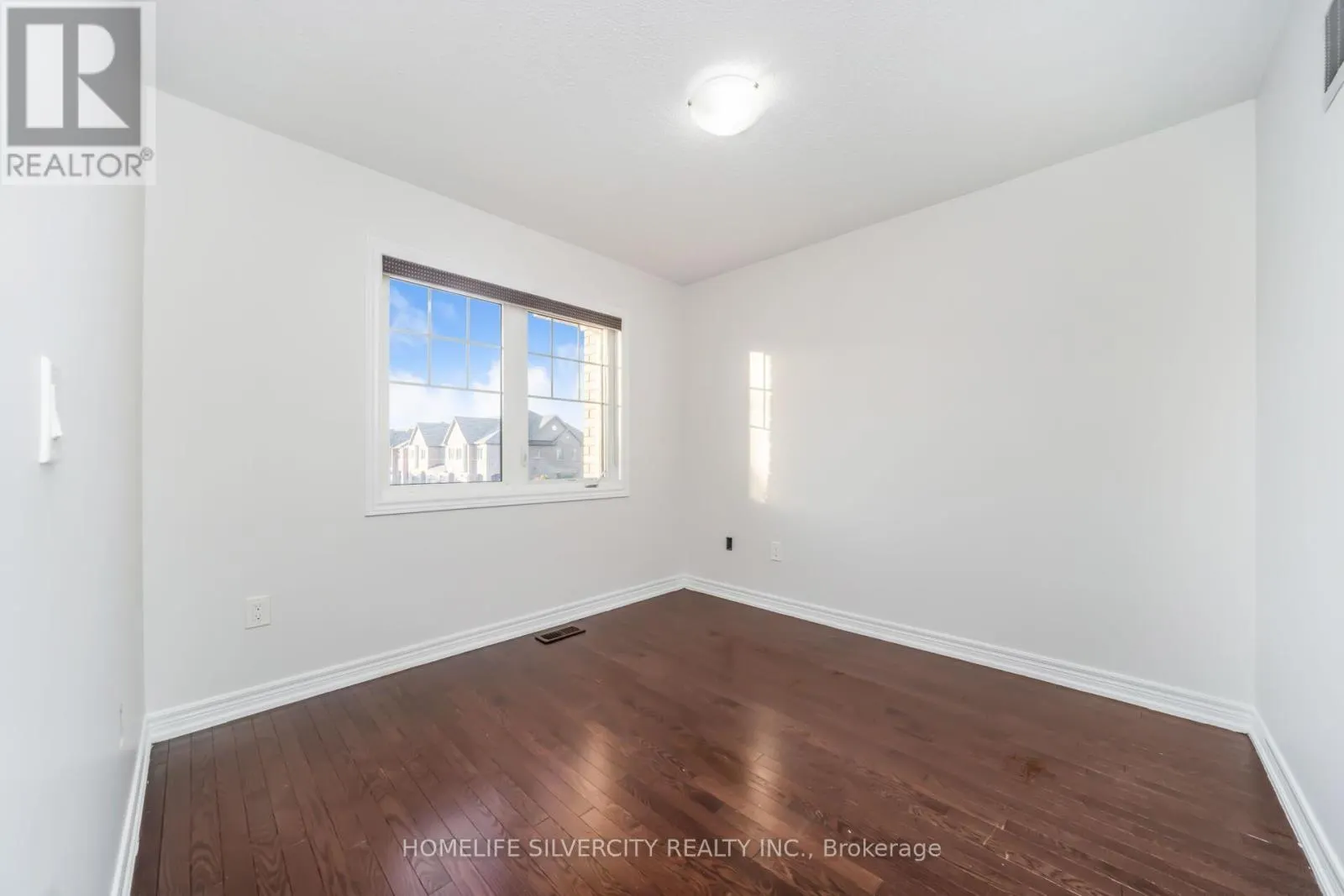 44 DAVENFIELD CIRCLE