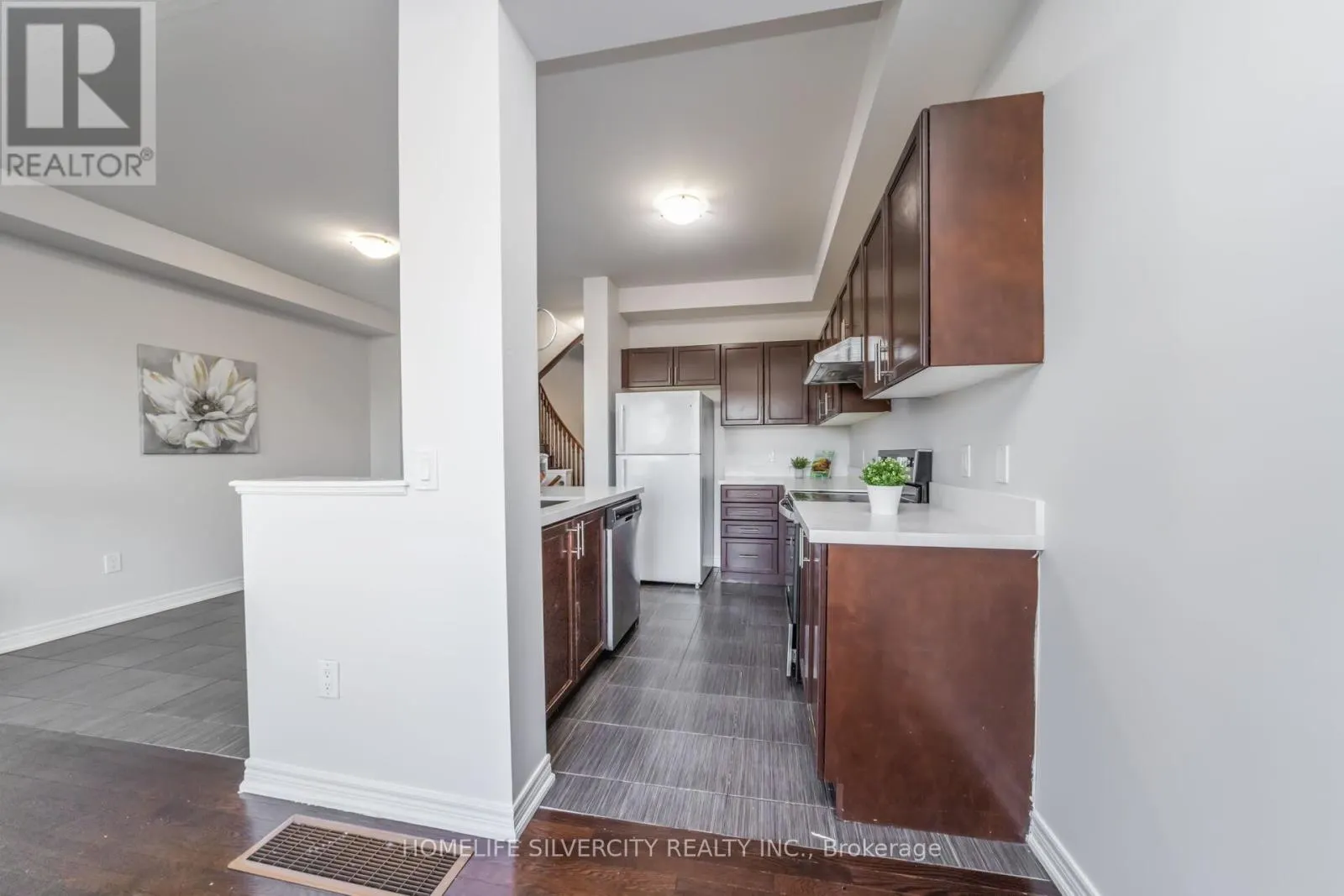 44 DAVENFIELD CIRCLE