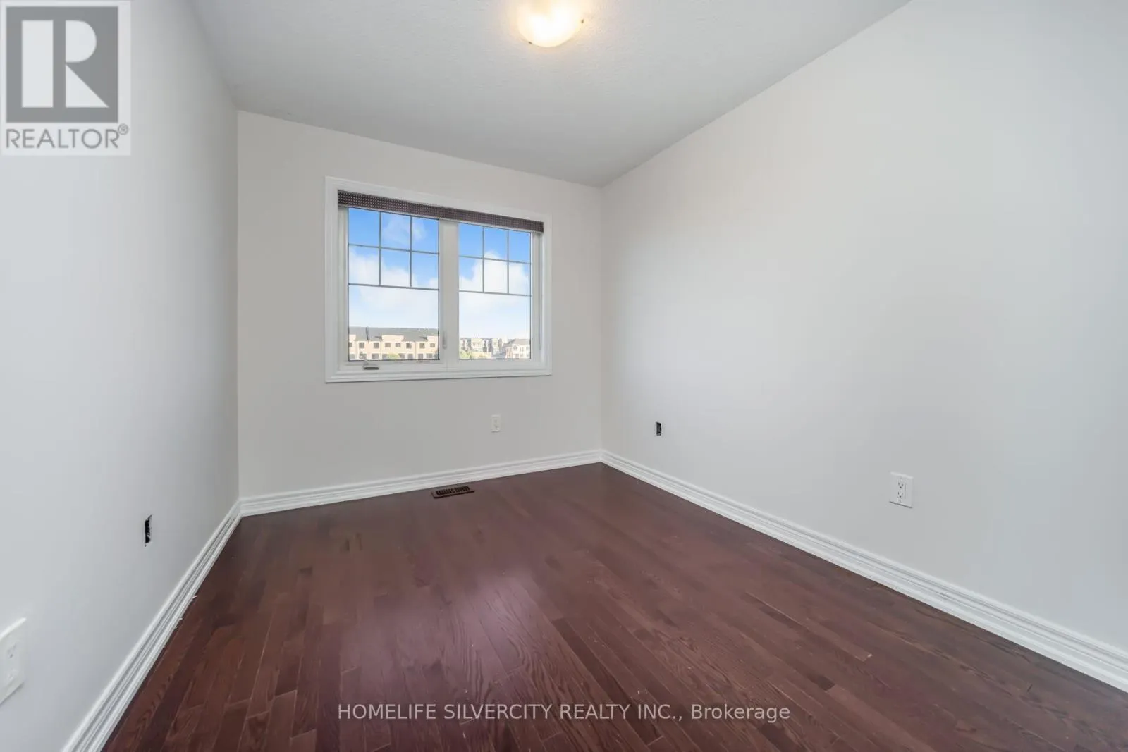 44 DAVENFIELD CIRCLE