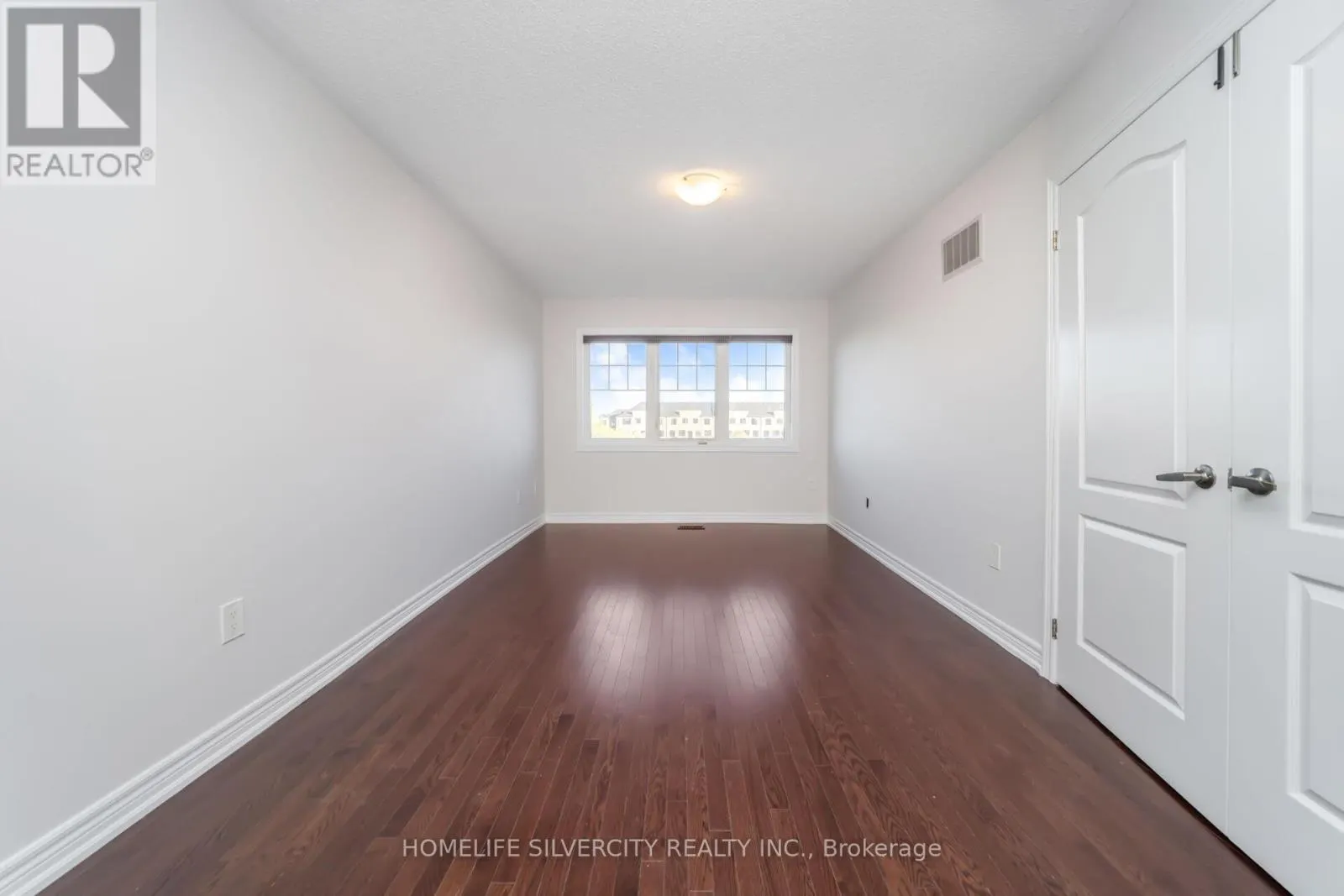 44 DAVENFIELD CIRCLE