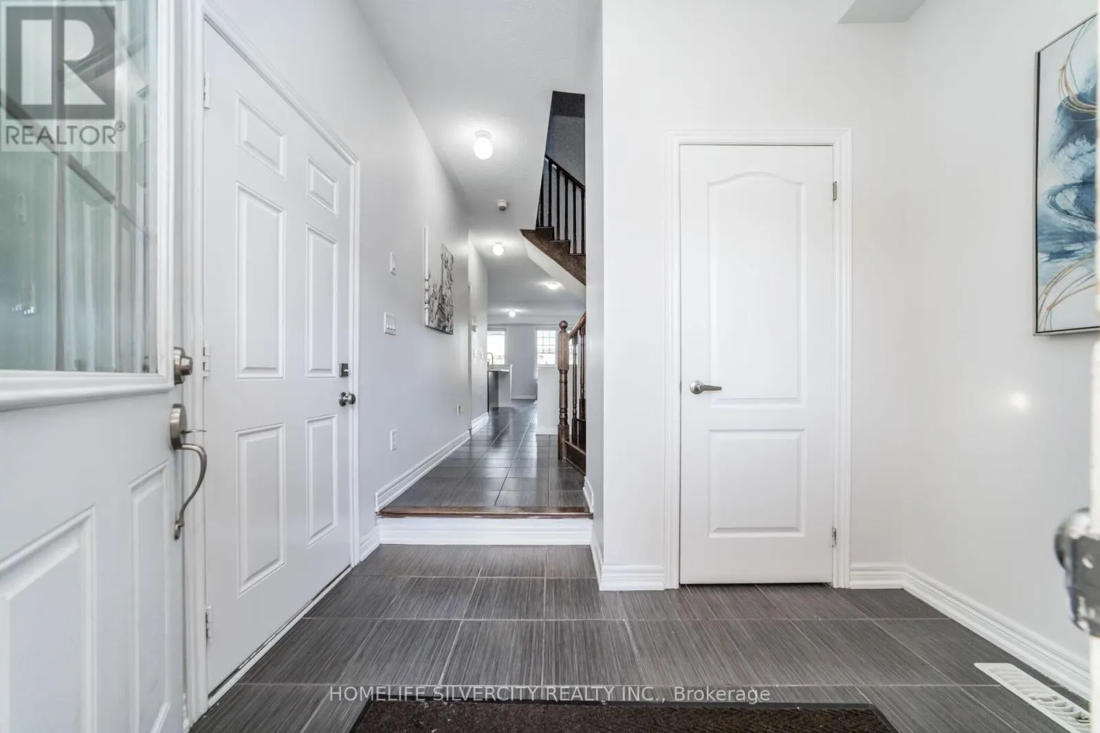 44 DAVENFIELD CIRCLE