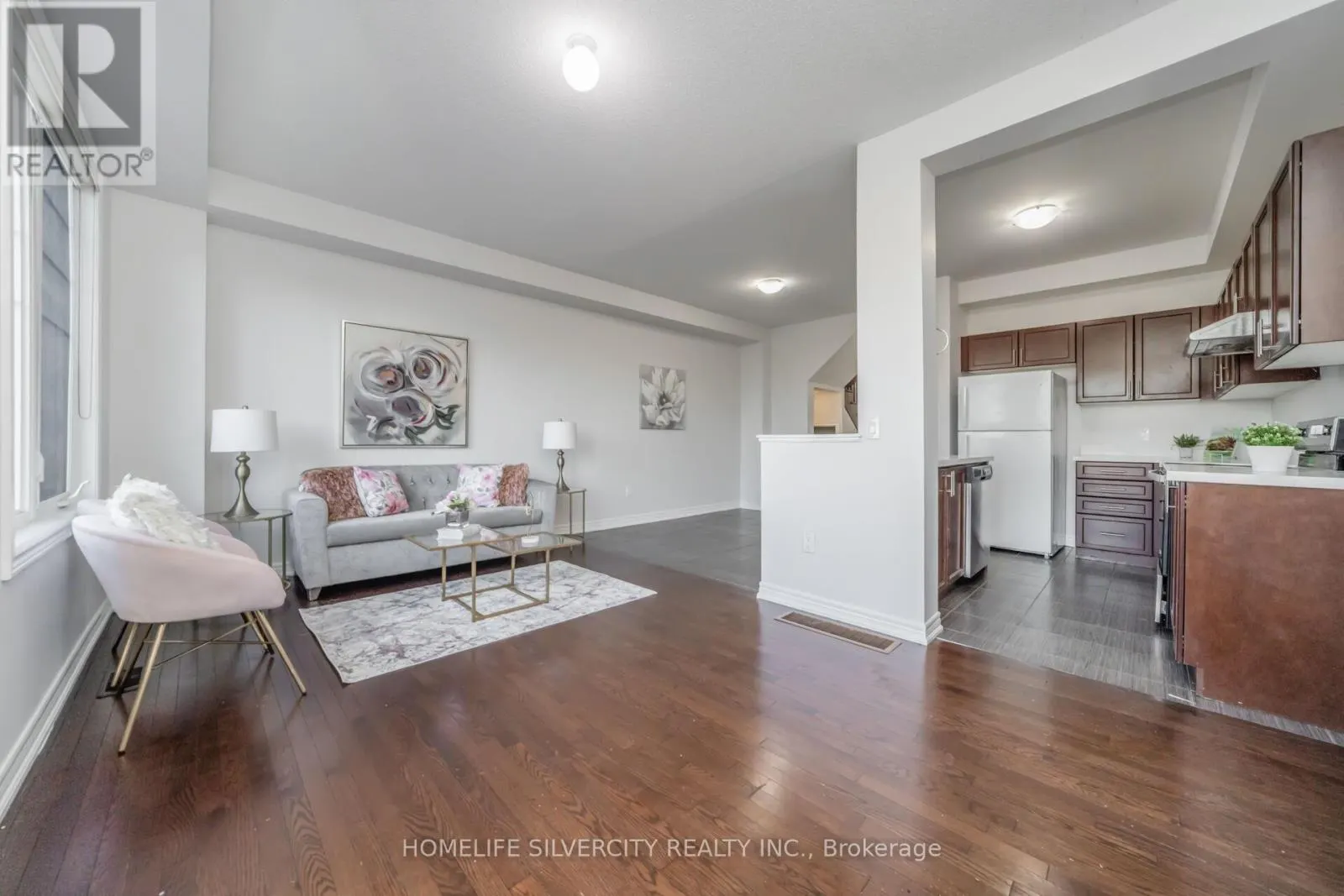 44 DAVENFIELD CIRCLE