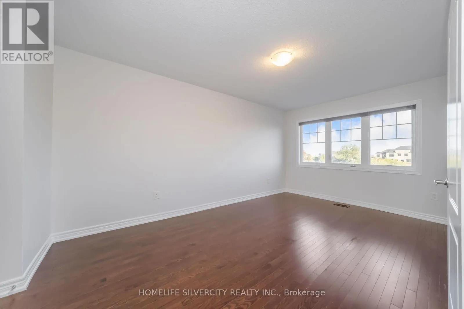44 DAVENFIELD CIRCLE
