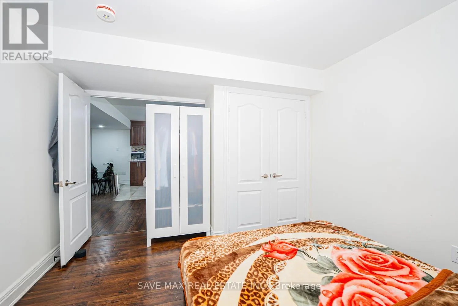 4 HANBURY CRESCENT