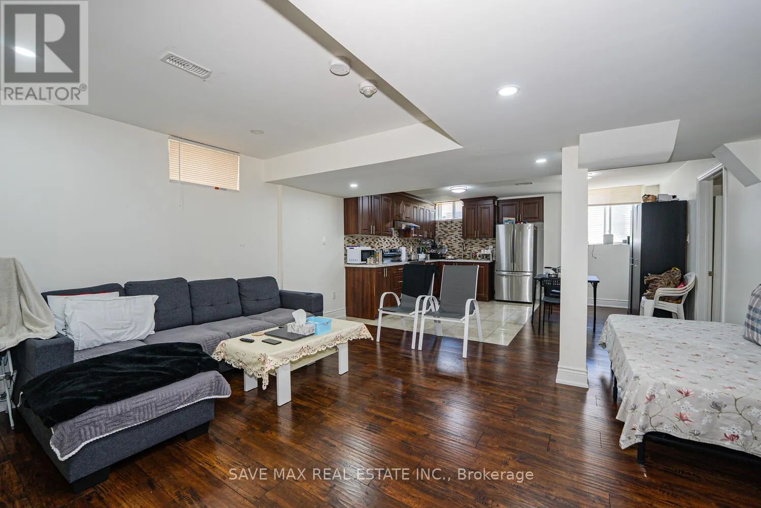 4 HANBURY CRESCENT
