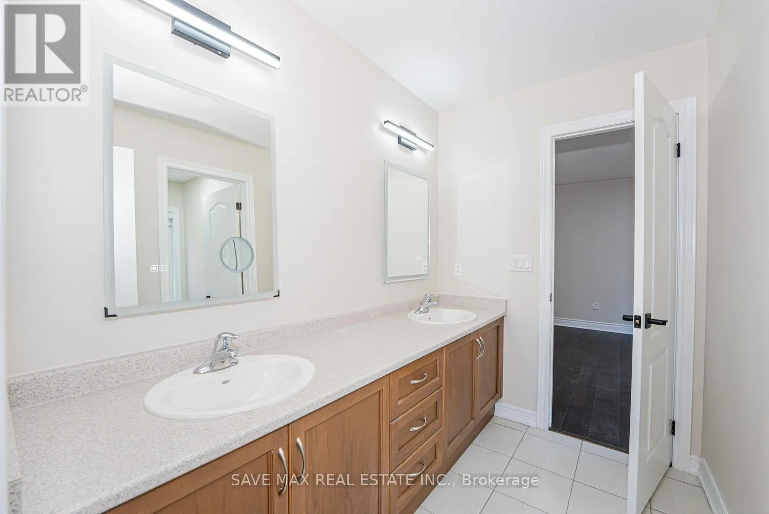4 HANBURY CRESCENT