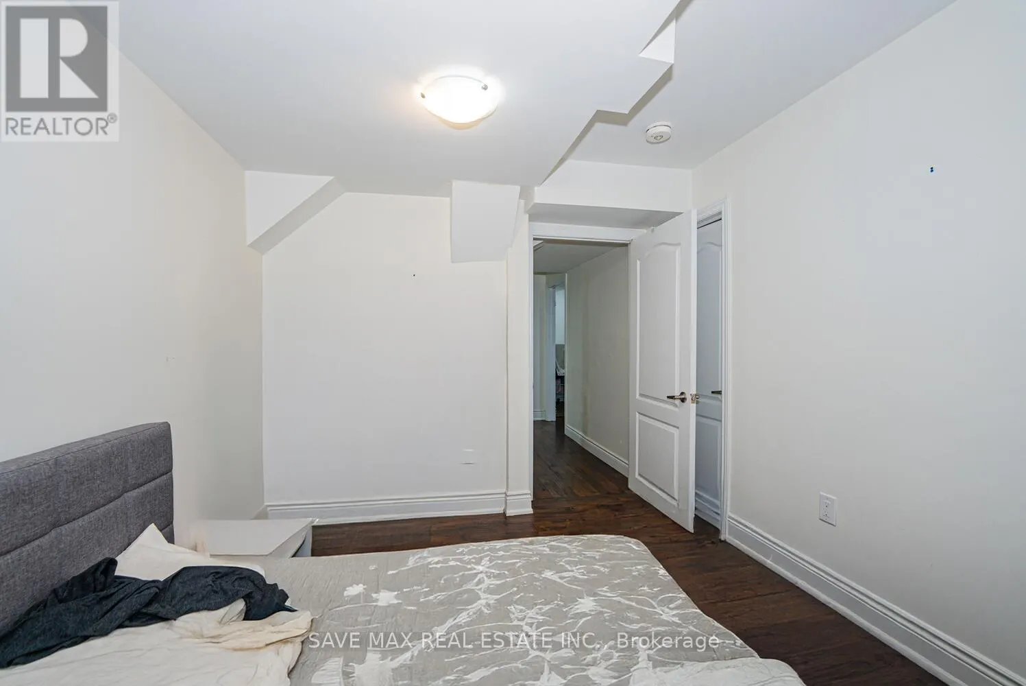 4 HANBURY CRESCENT