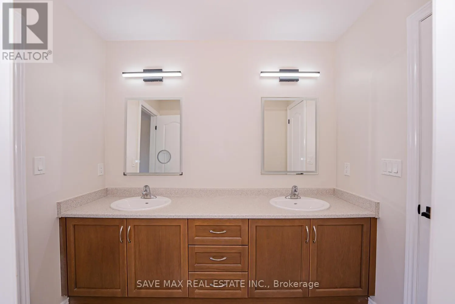 4 HANBURY CRESCENT