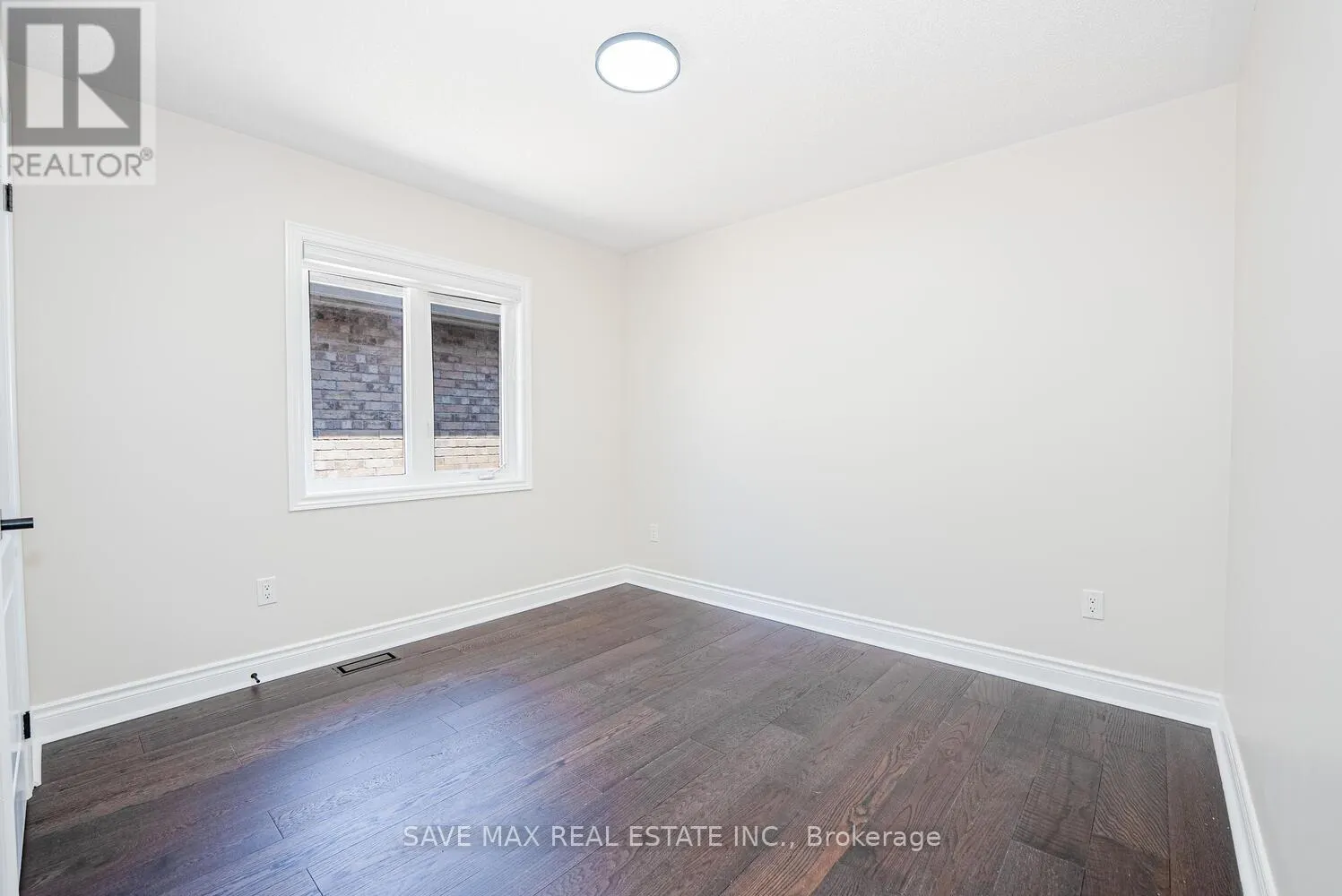 4 HANBURY CRESCENT
