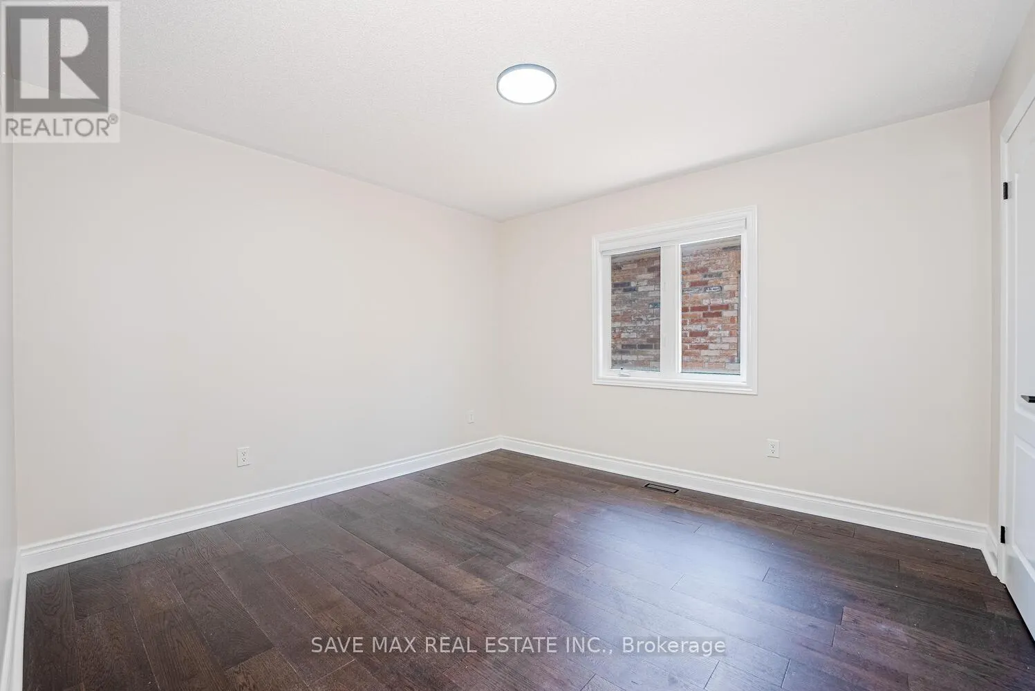4 HANBURY CRESCENT