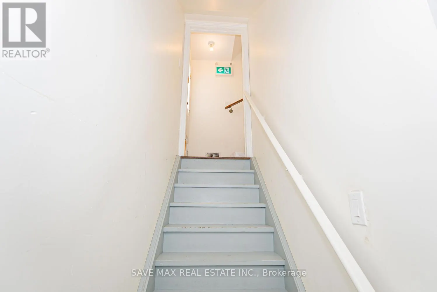 4 HANBURY CRESCENT