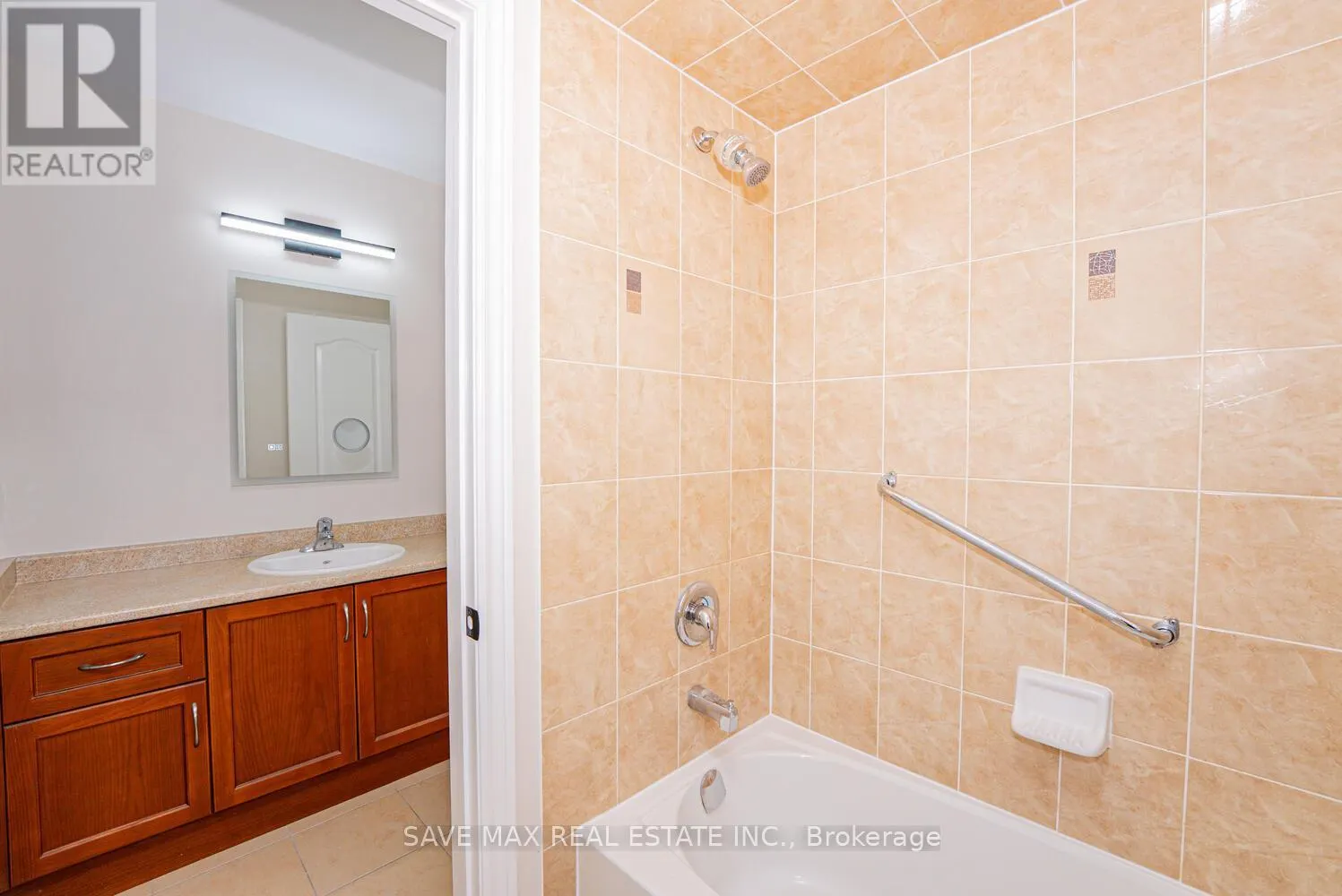 4 HANBURY CRESCENT