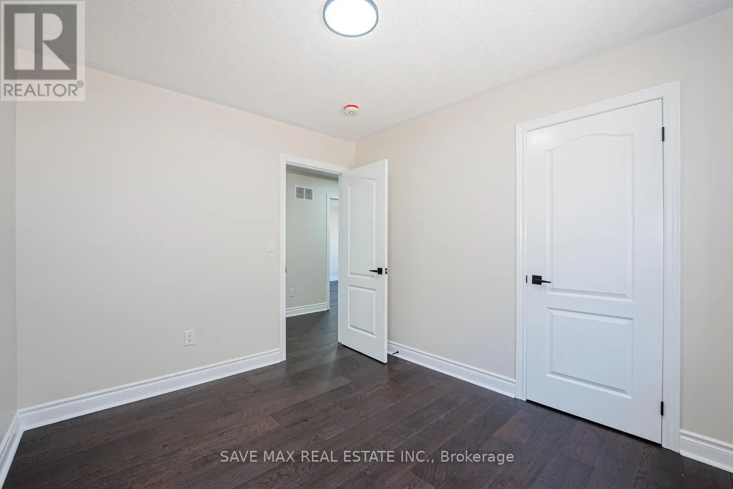 4 HANBURY CRESCENT