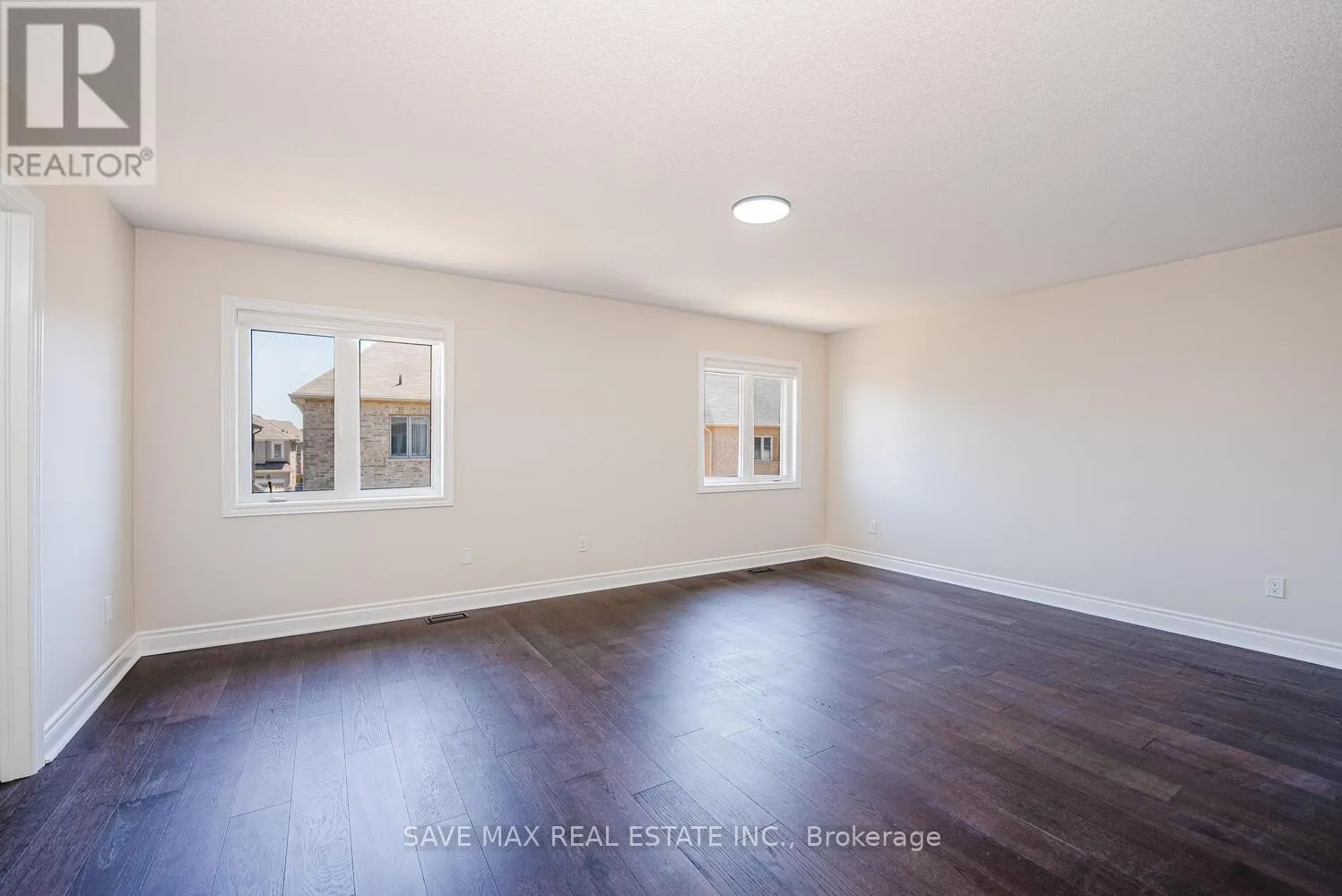 4 HANBURY CRESCENT