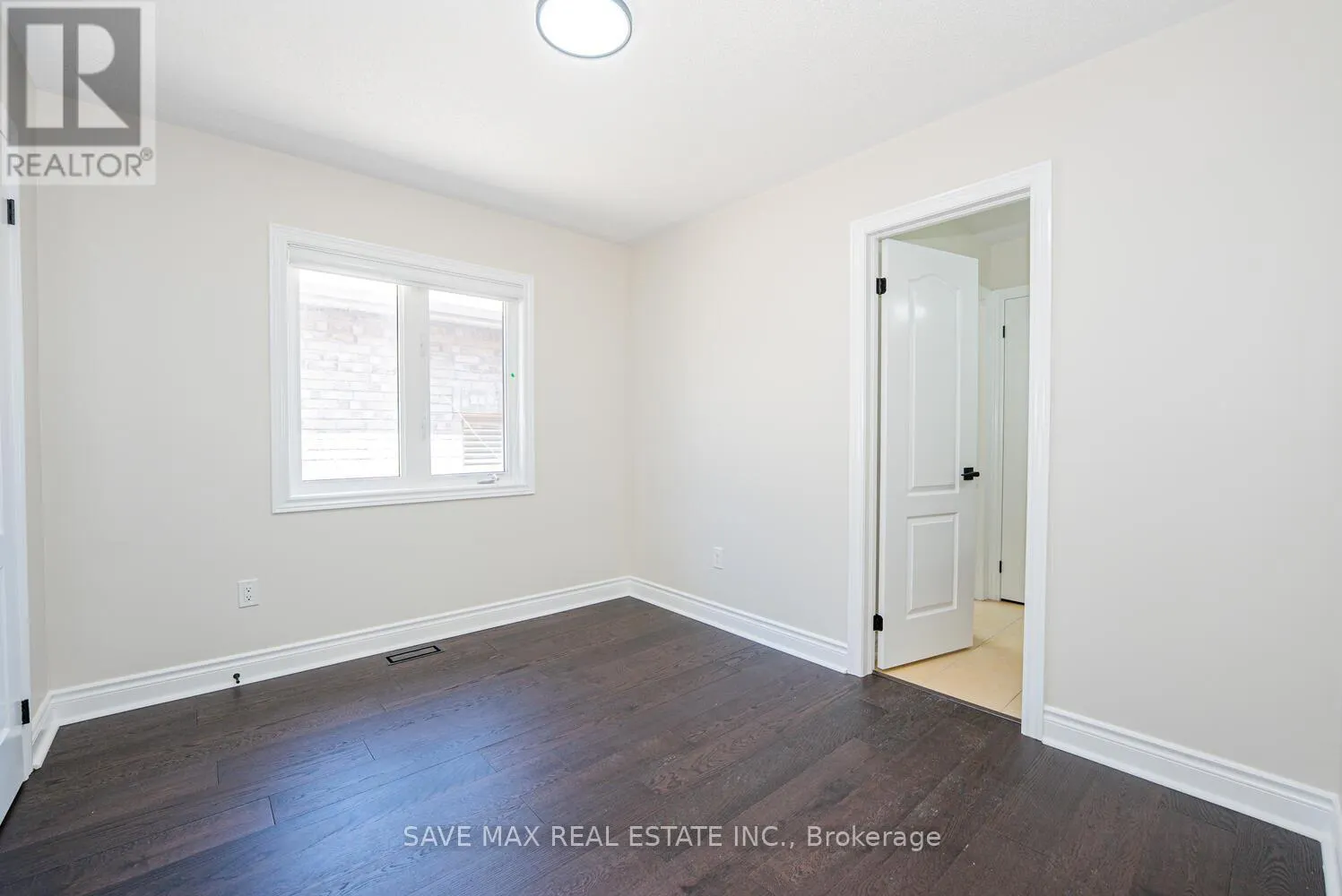 4 HANBURY CRESCENT