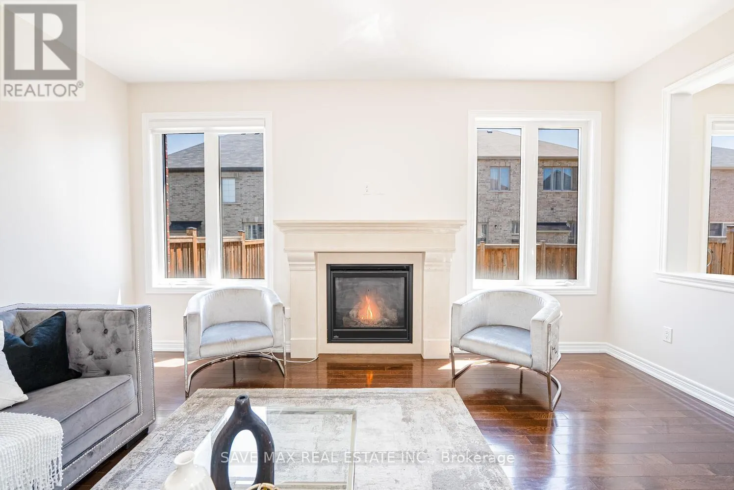4 HANBURY CRESCENT