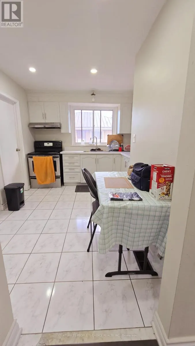 22 MURCHISON CRESCENT