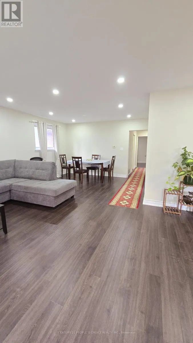 22 MURCHISON CRESCENT