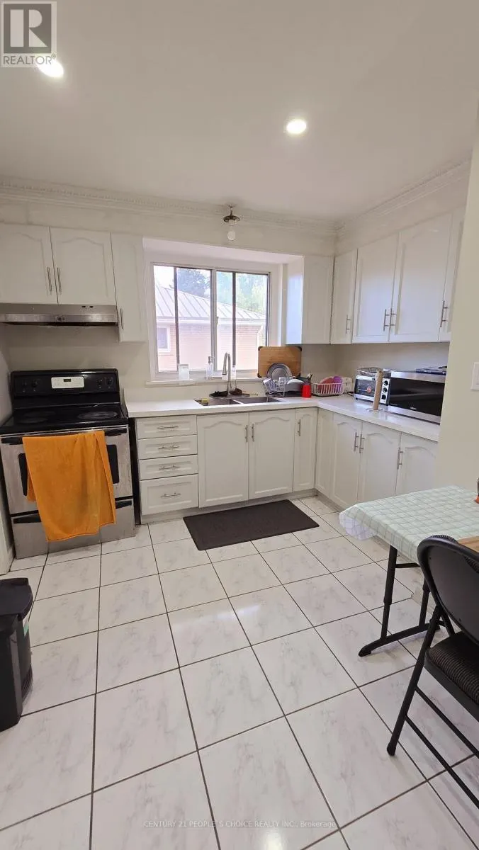 22 MURCHISON CRESCENT