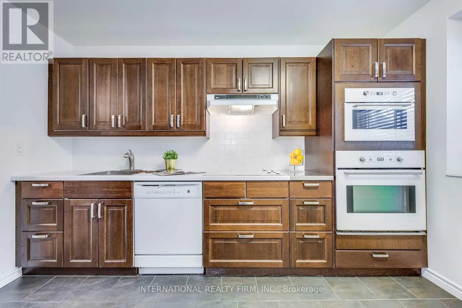 15 - 6855 GLEN ERIN DRIVE