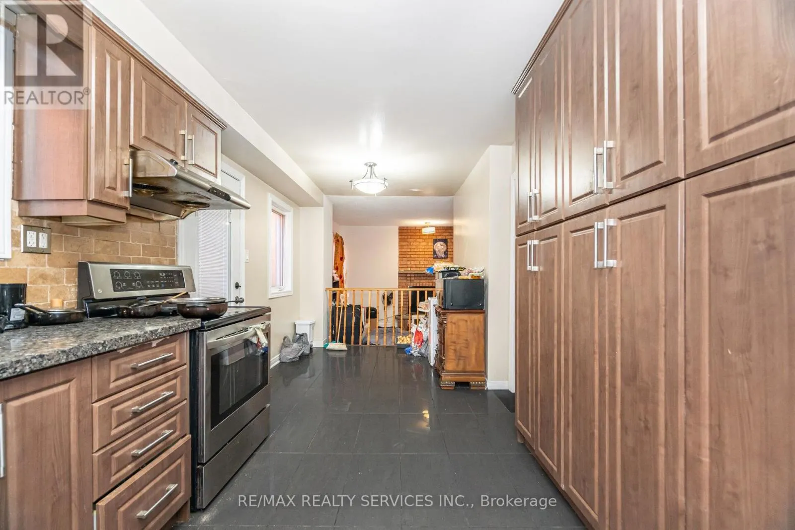 120 LEEWARD DRIVE