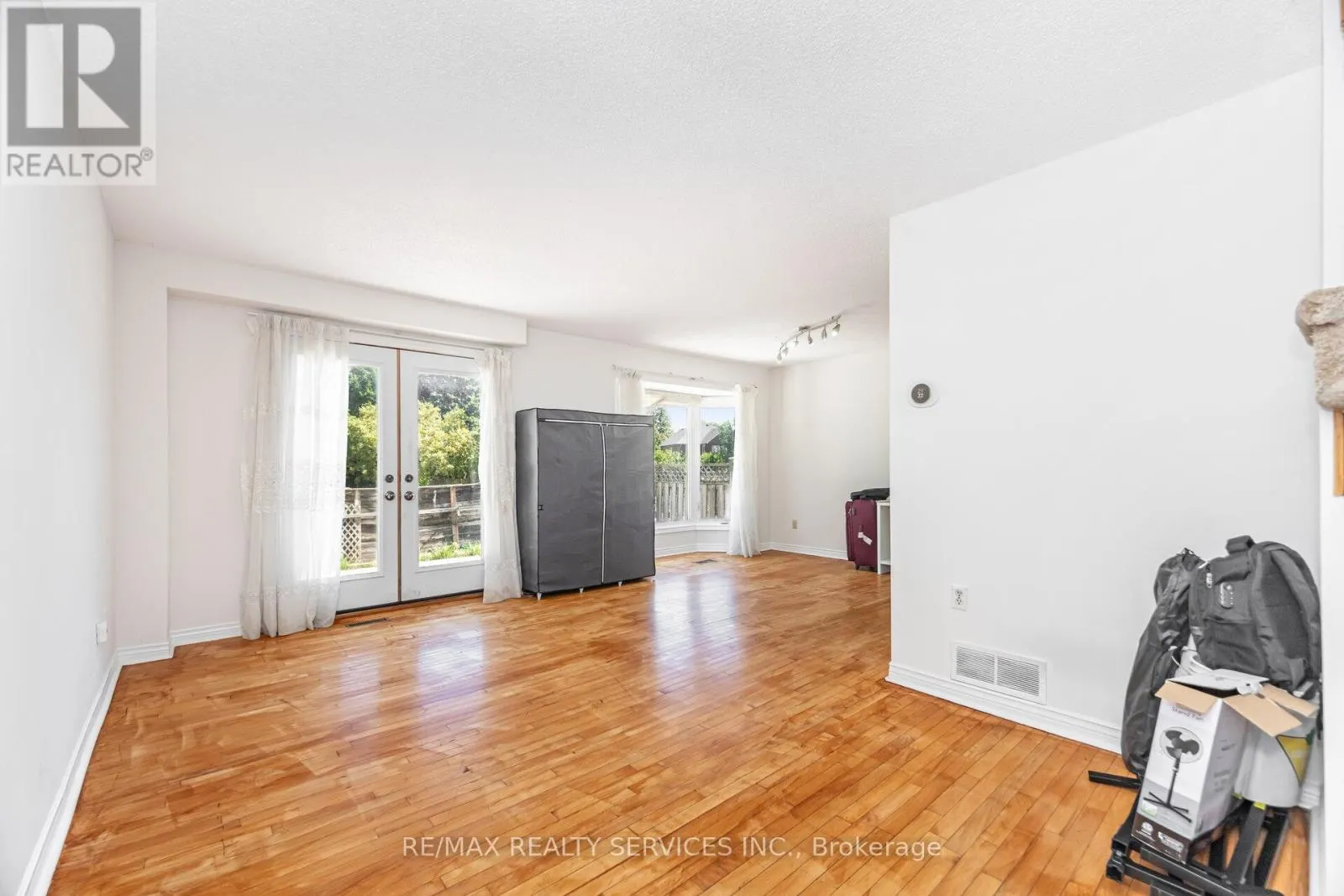 120 LEEWARD DRIVE