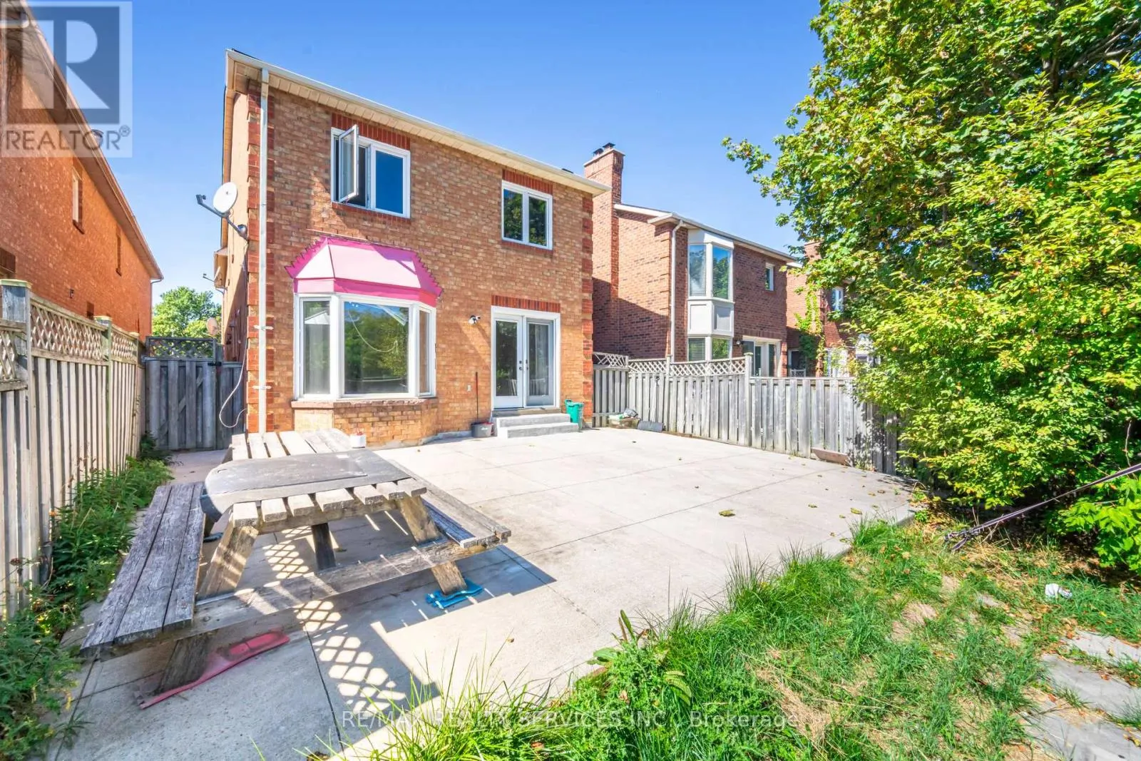 120 LEEWARD DRIVE