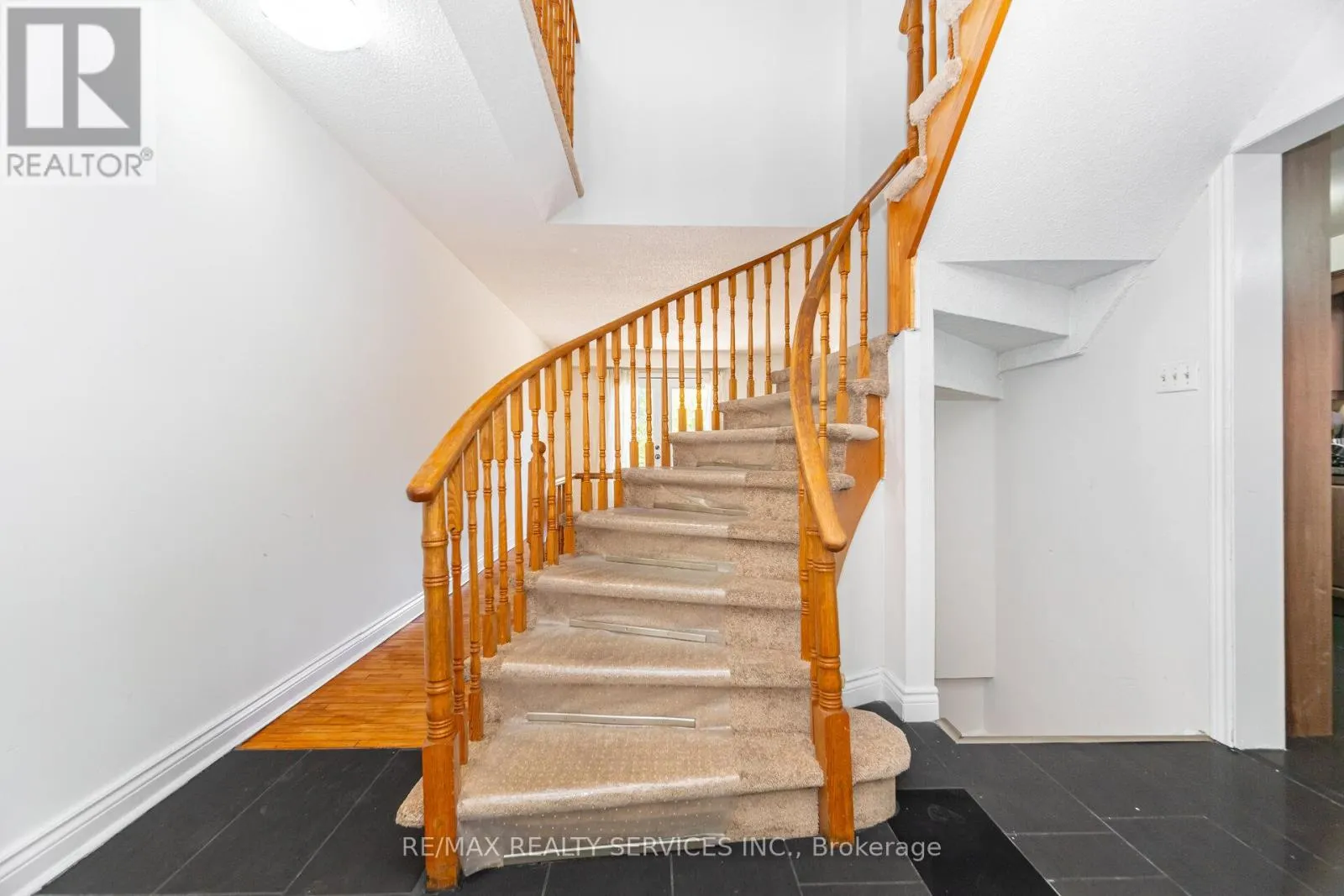 120 LEEWARD DRIVE