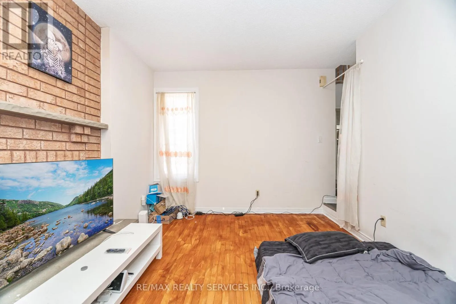 120 LEEWARD DRIVE