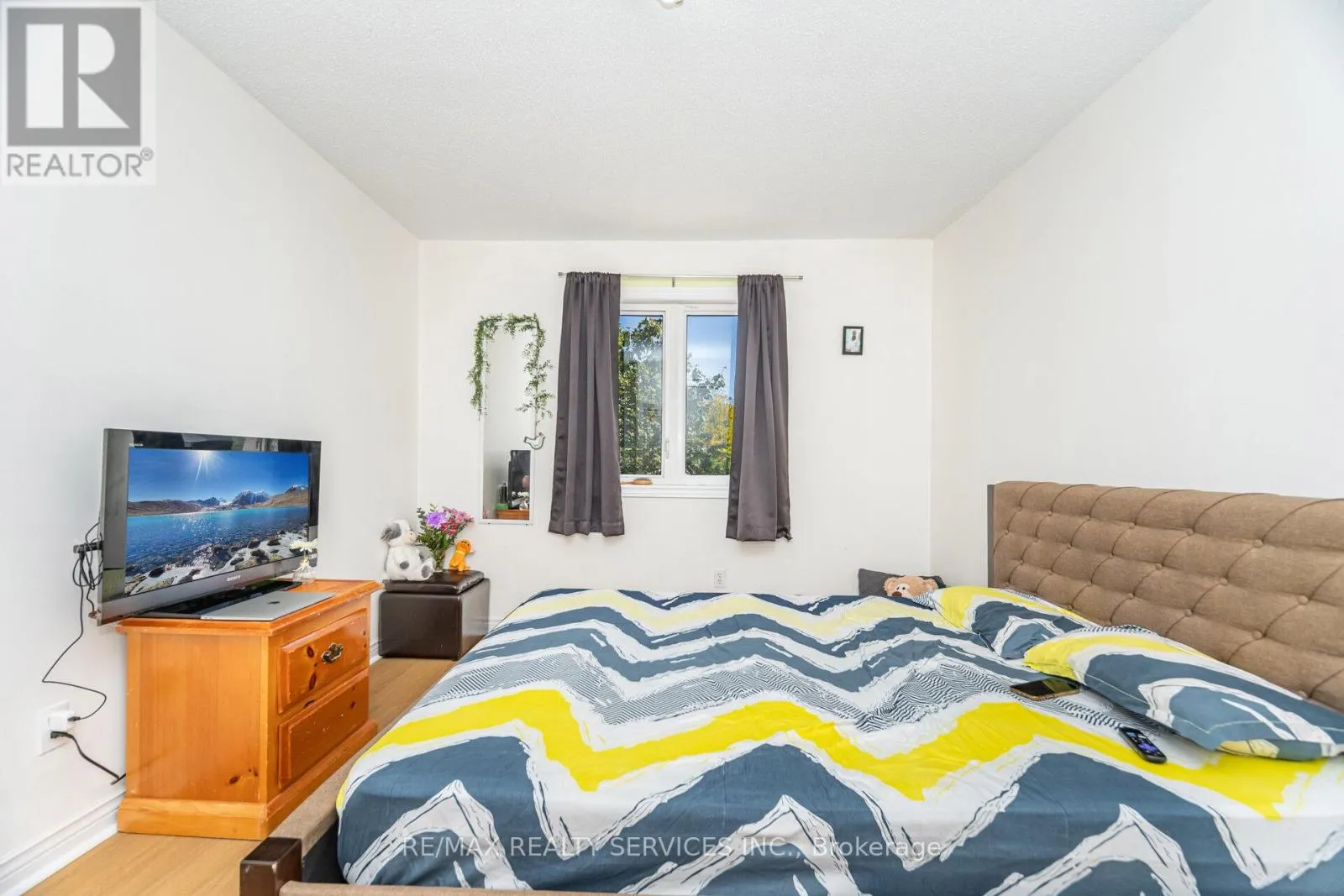 120 LEEWARD DRIVE