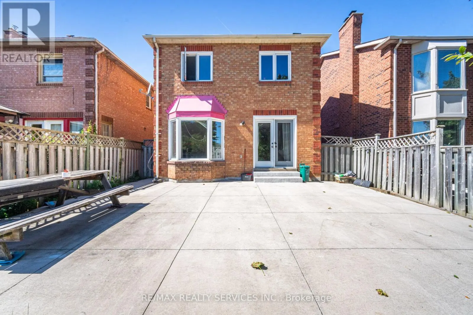 120 LEEWARD DRIVE