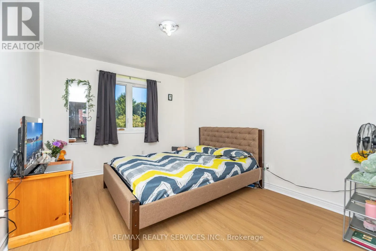 120 LEEWARD DRIVE