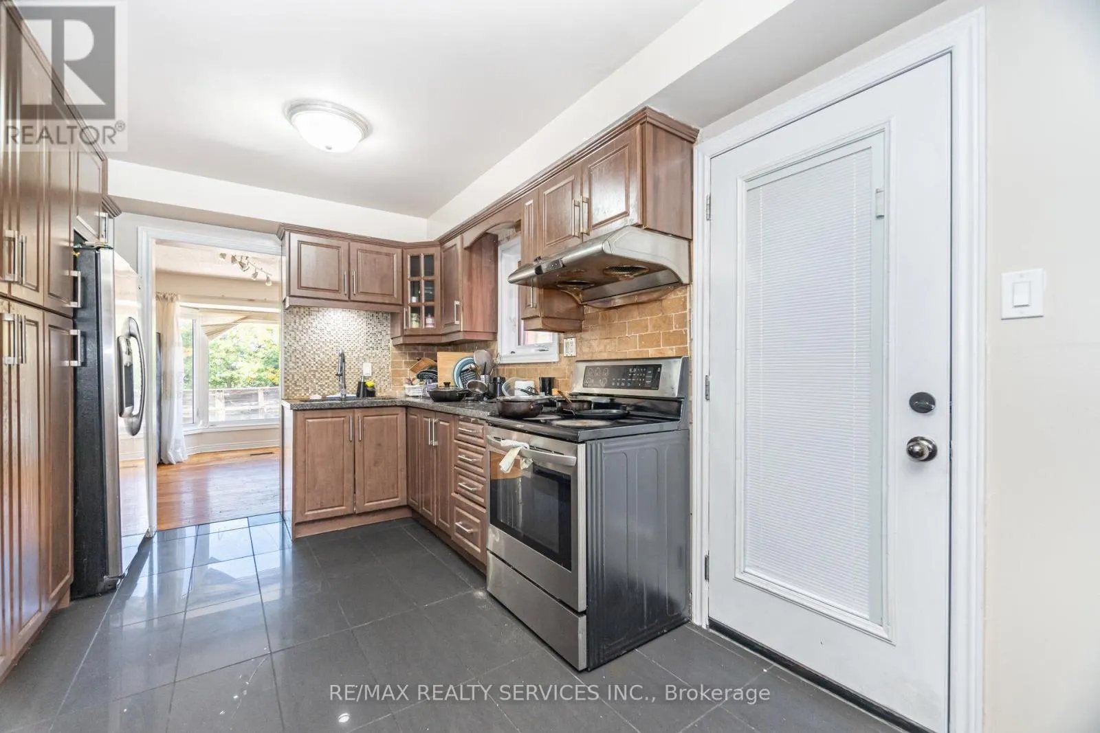120 LEEWARD DRIVE