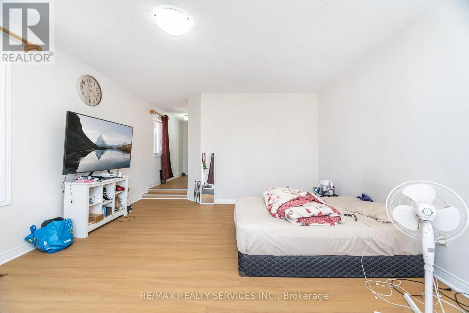 120 LEEWARD DRIVE