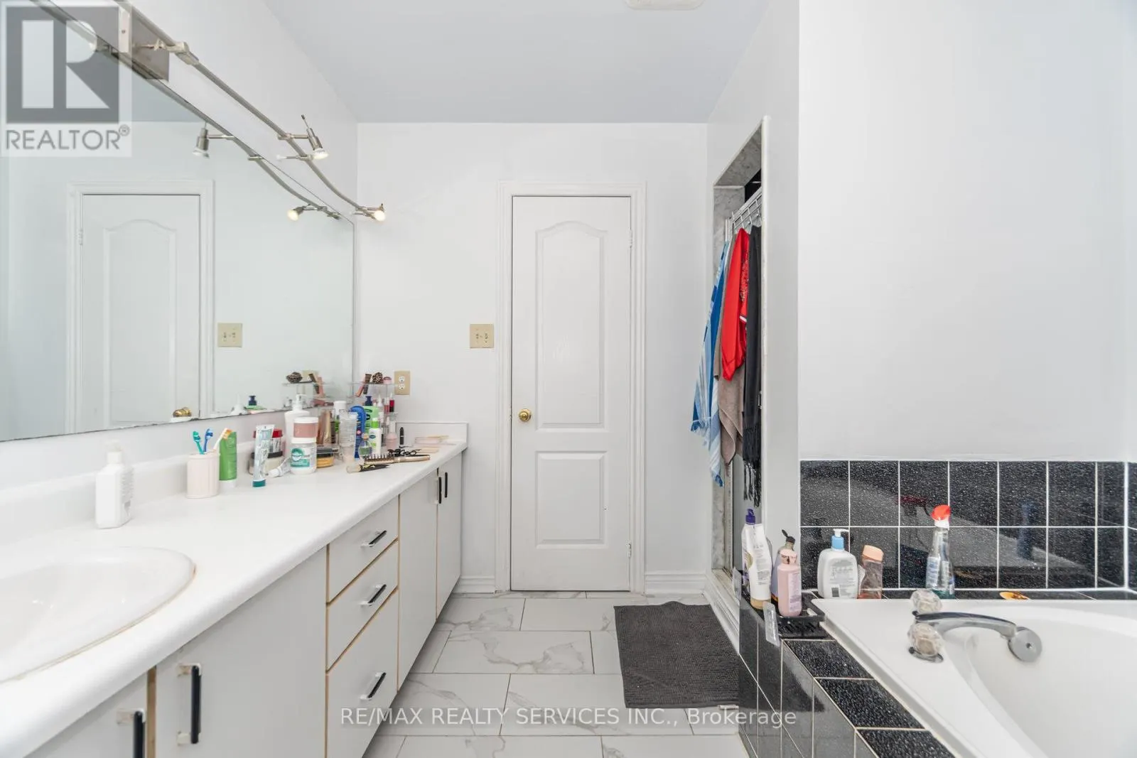 120 LEEWARD DRIVE