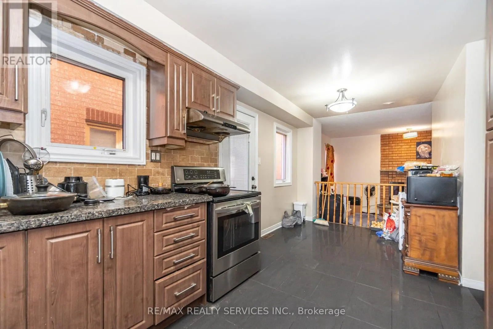 120 LEEWARD DRIVE