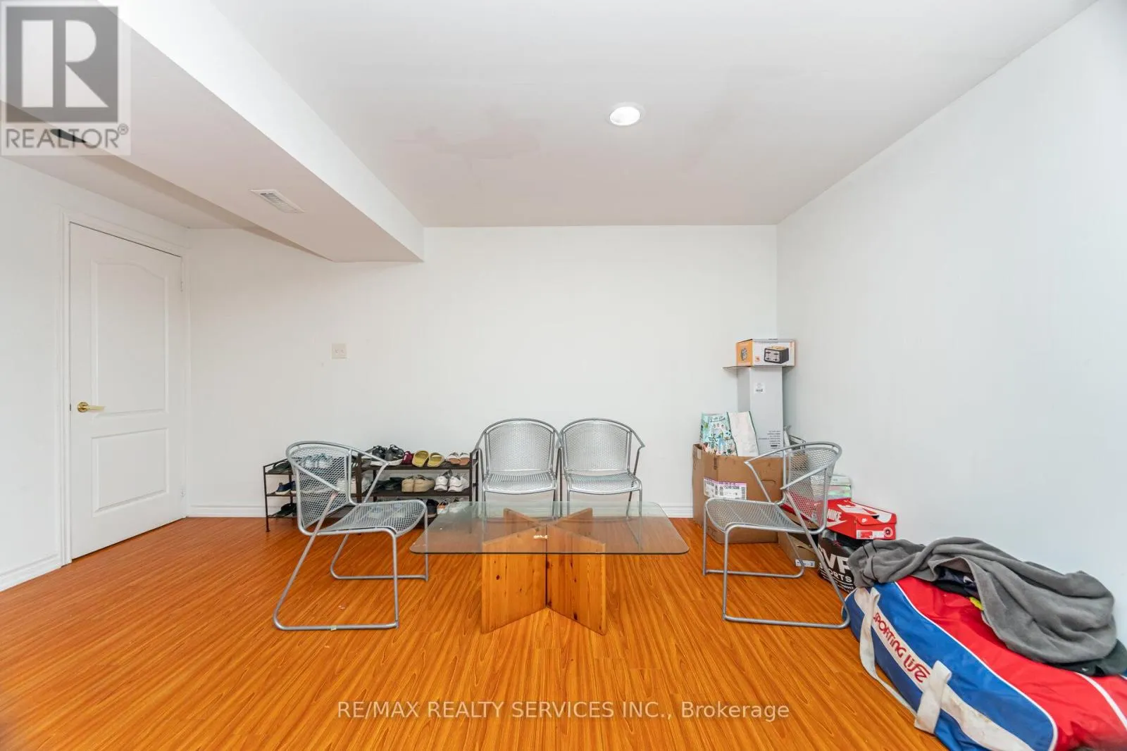 120 LEEWARD DRIVE
