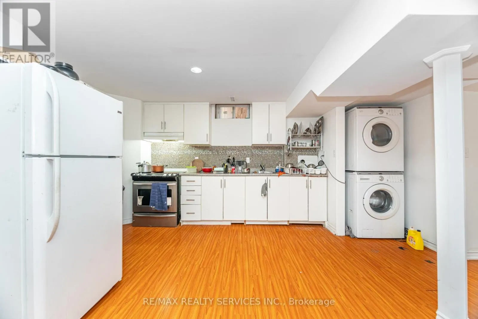 120 LEEWARD DRIVE