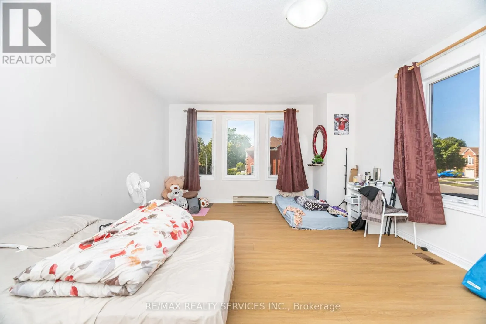 120 LEEWARD DRIVE