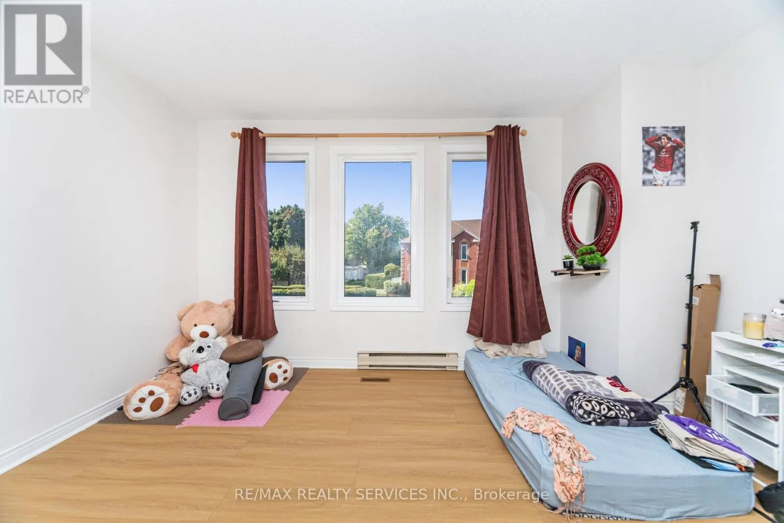 120 LEEWARD DRIVE