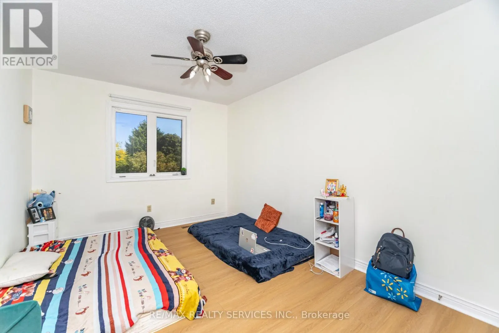 120 LEEWARD DRIVE