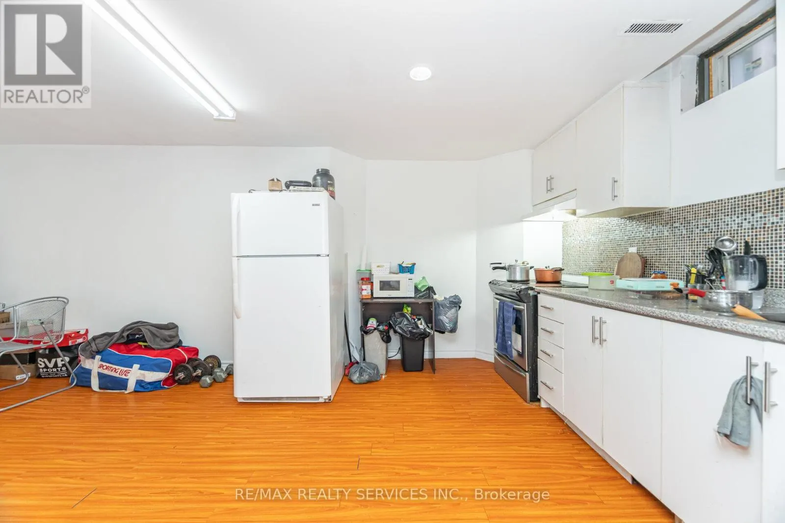 120 LEEWARD DRIVE