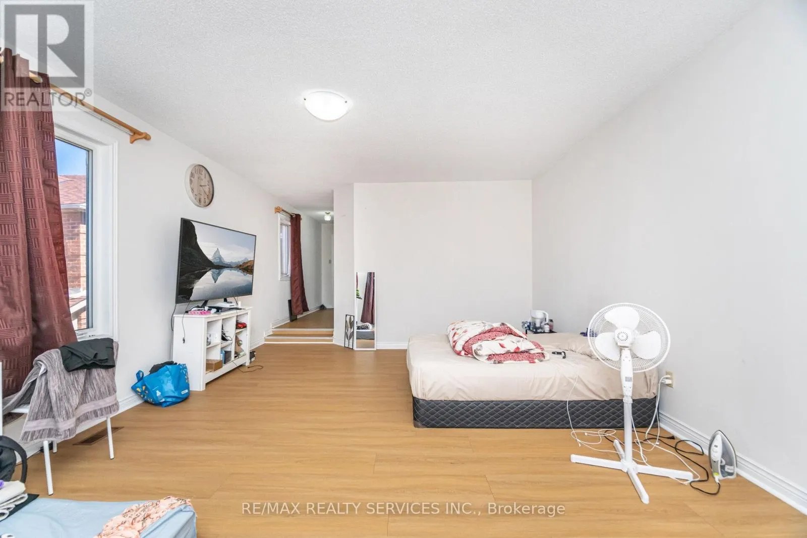 120 LEEWARD DRIVE