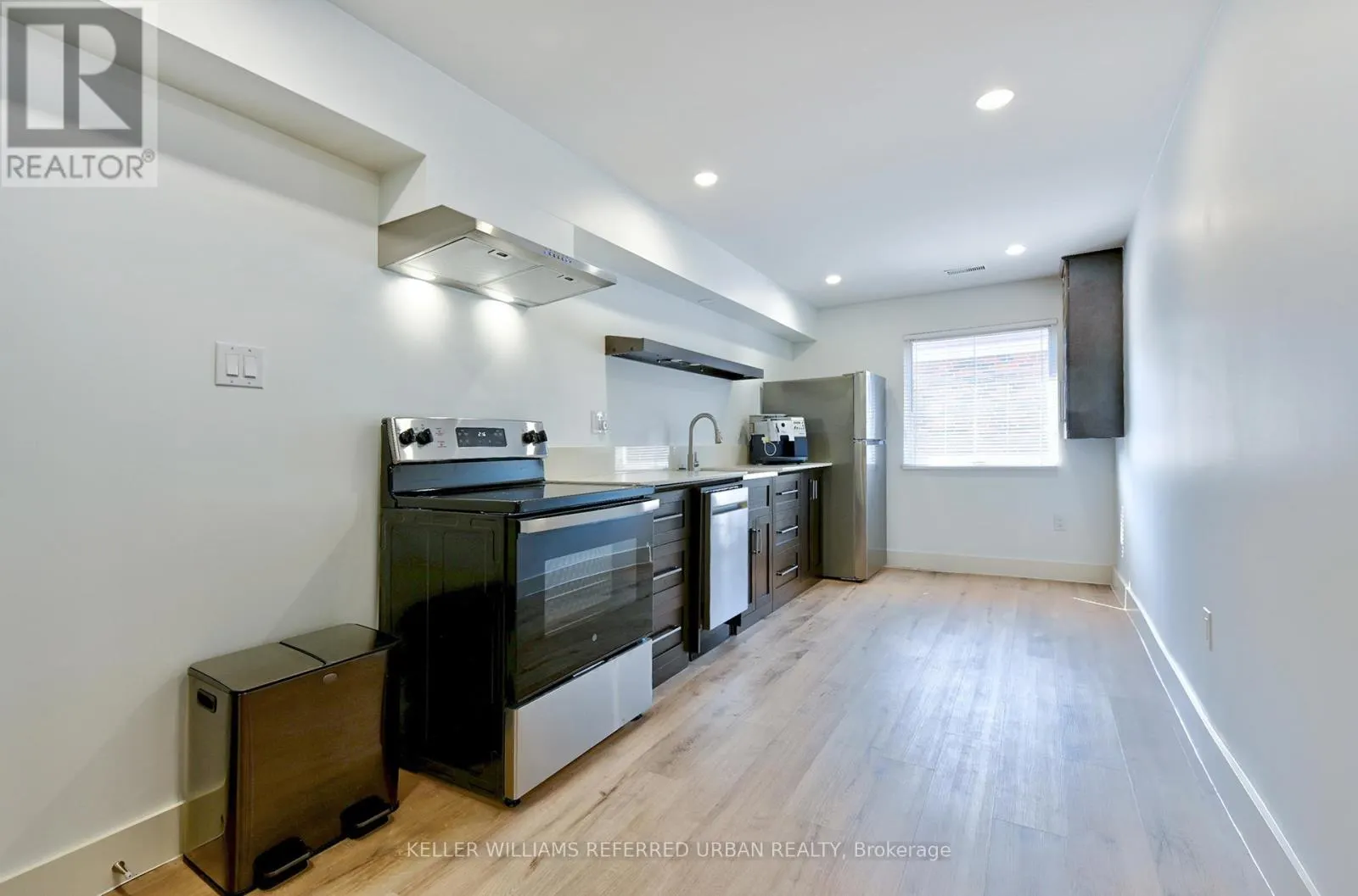 2 - 28 SILVERTHORN AVENUE
