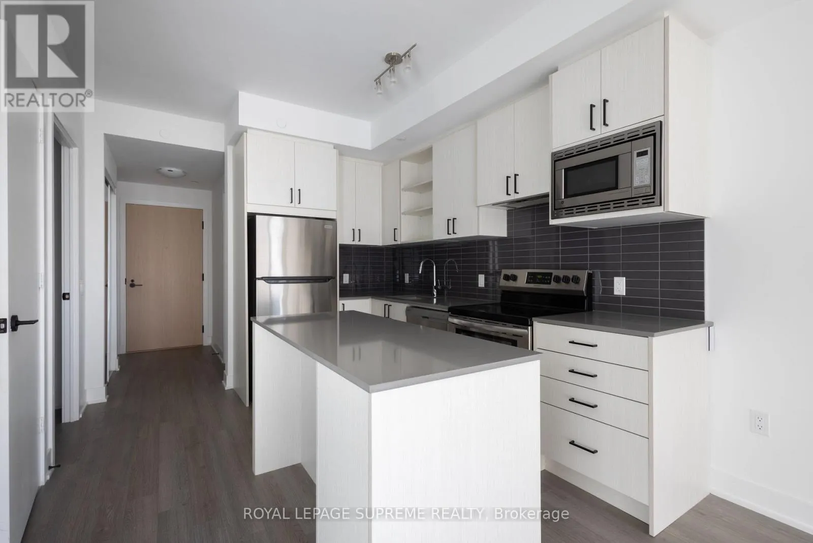 618 - 60 GEORGE BUTCHART DRIVE