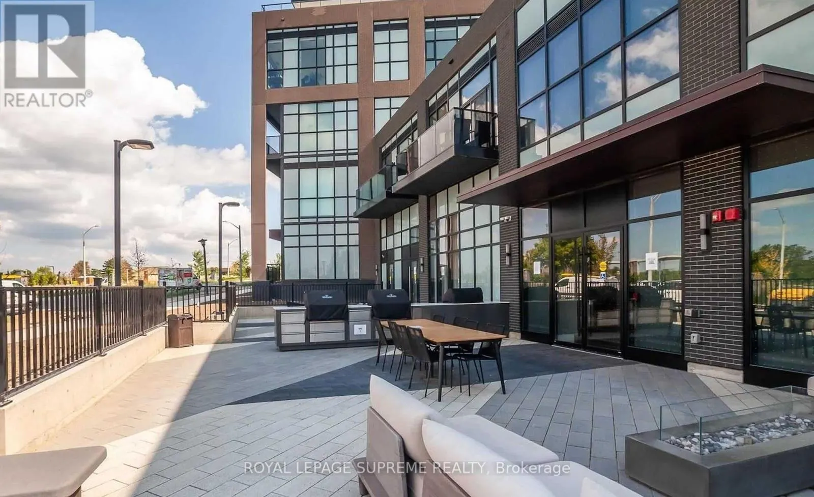 618 - 60 GEORGE BUTCHART DRIVE