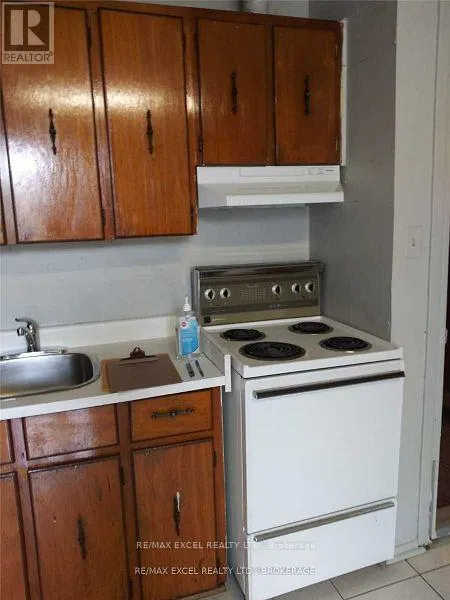 #3 - 2863 DUNDAS STREET W